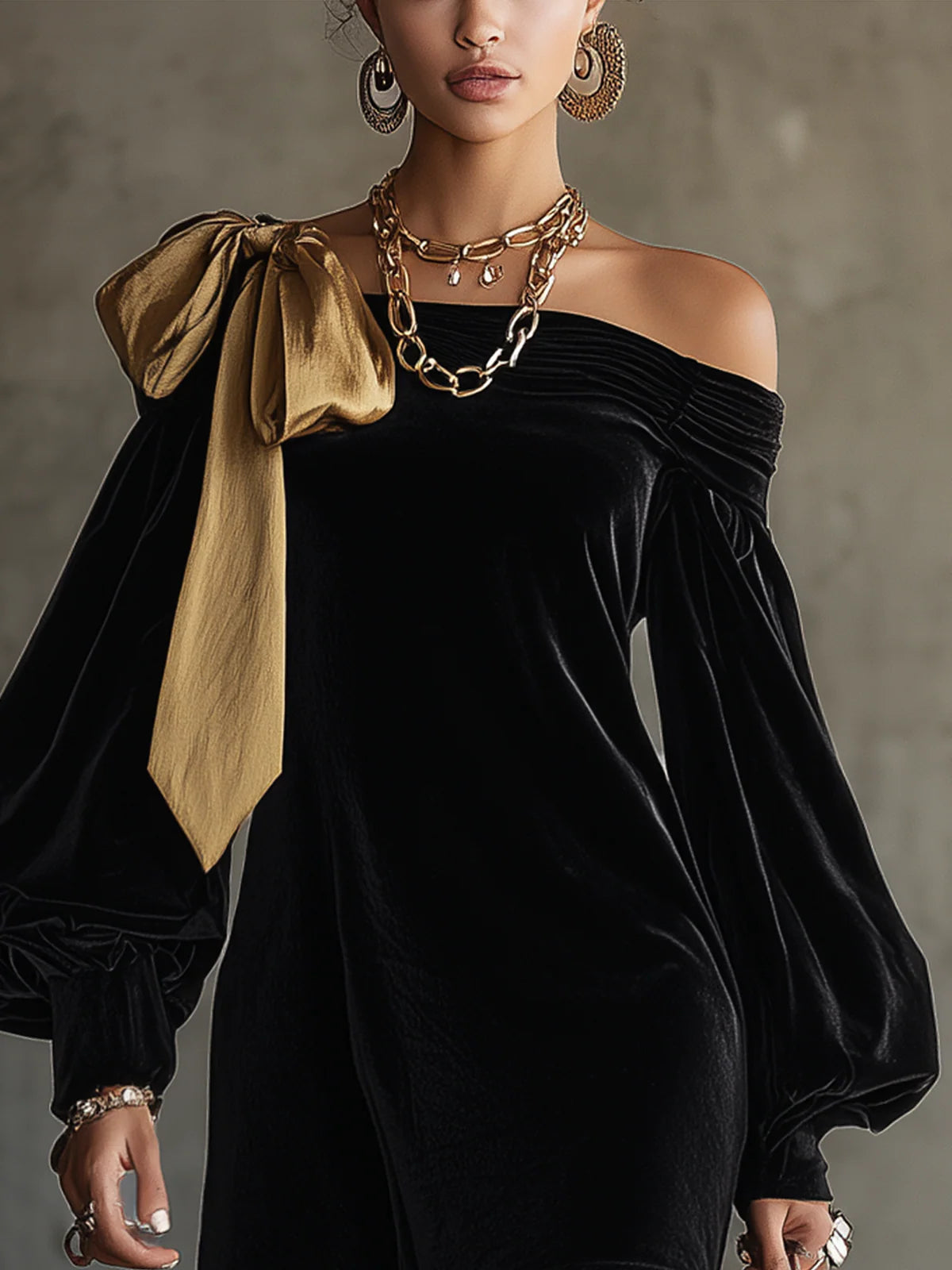 Abito Mini in Panno di Velluto Nero e Raso Dorato Patchwork Off The Shoulder