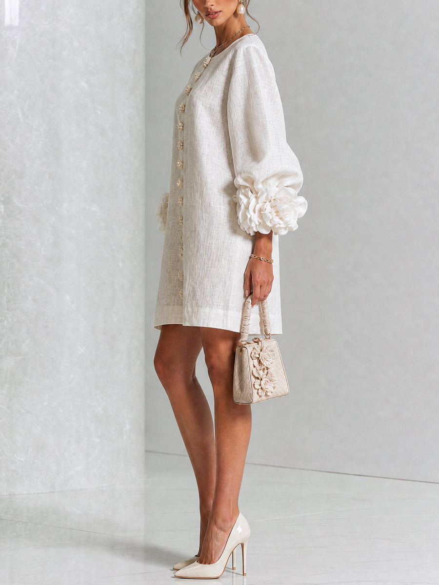 Abito Mini Bianco con Bottoni Floreali e Maniche Voluminose