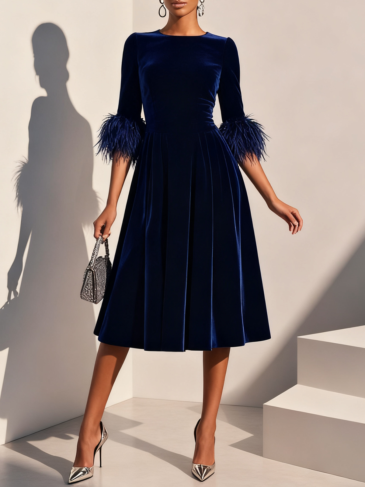 Abito Midi A-line in Velluto Blu Scuro con Piume