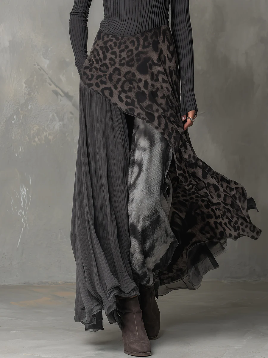 Abito Maxi con Stampa Leopardata e Strisce Grigie con Orlo Irregolare